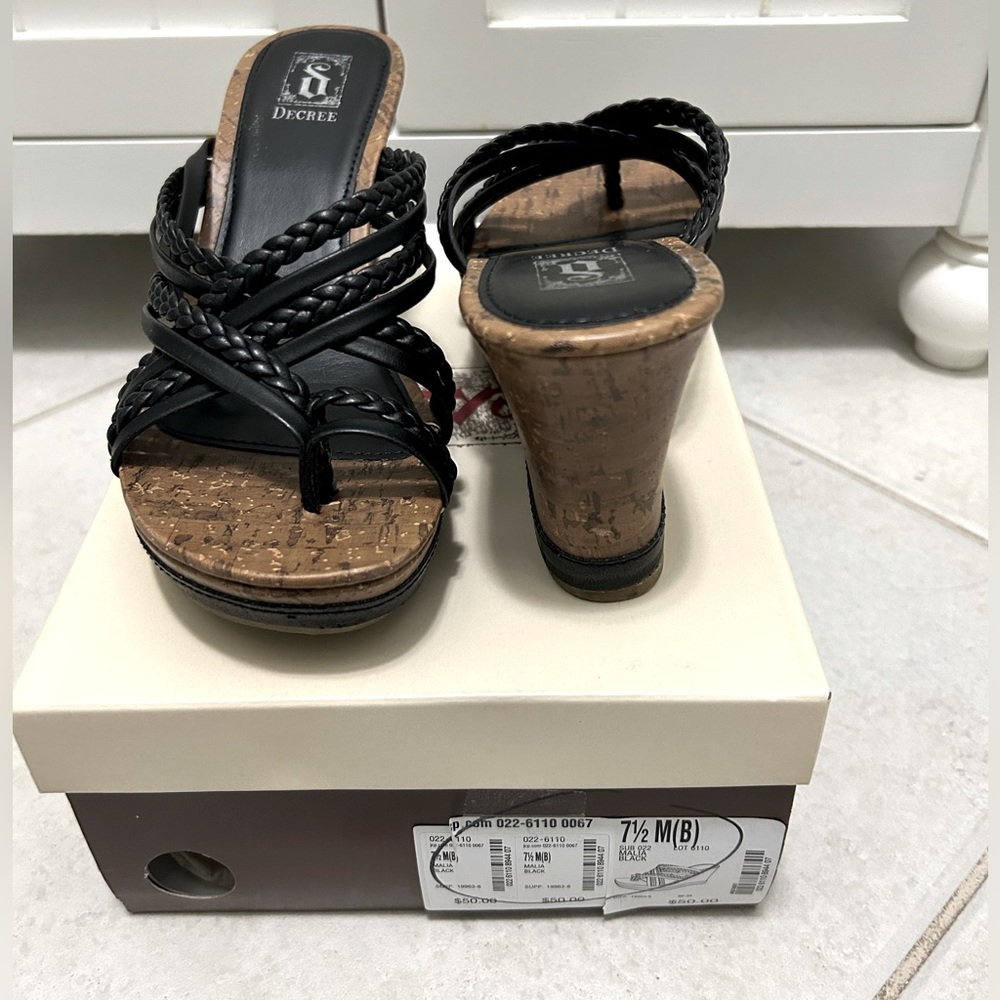 DECREE- Black Wedge Sandals for Women. Only worn once. 7.5 M - Picture 10 of 13